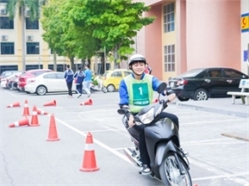 Thi bằng lái xe máy A1 bao nhiêu tiền? Chi phí bắt buộc & trọn gói cần biết