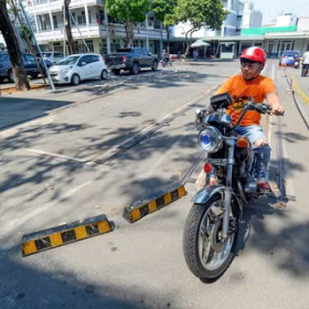 Thi bằng lái xe máy tại Hà Nội: Vắng mặt, nhờ người khác đăng ký hộ có được không?